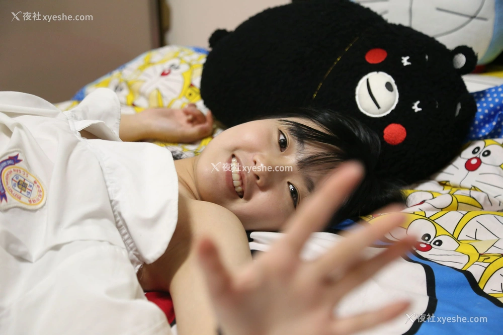 1P - 不知名清纯艺校学生模特宾馆大尺度人体私拍套图