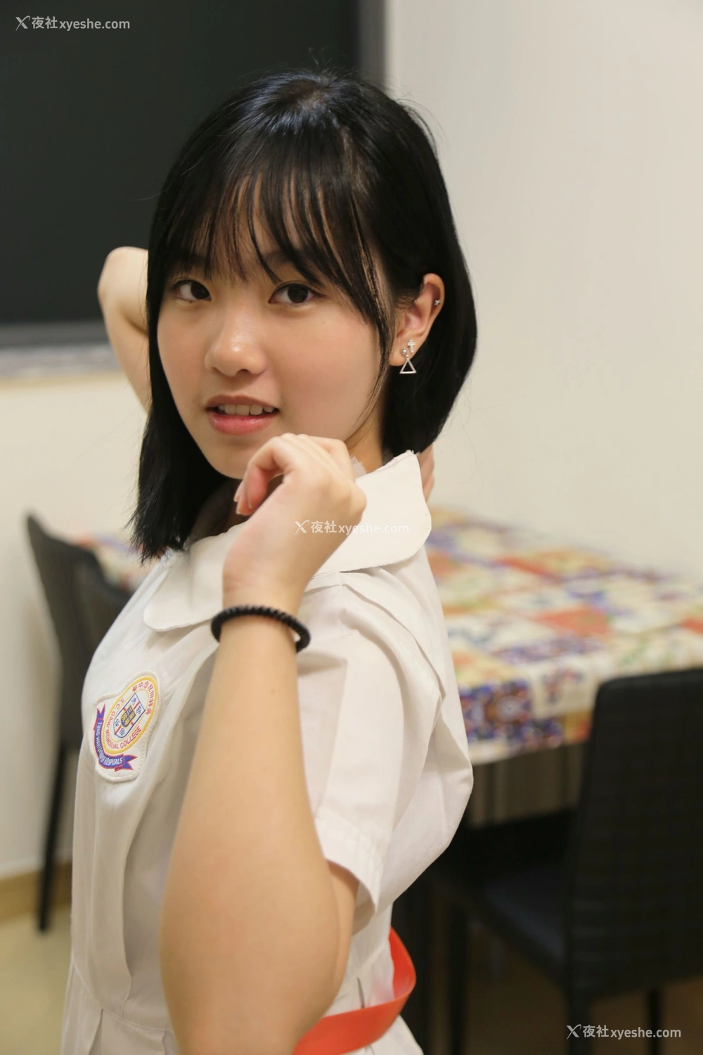 1P - 不知名清纯艺校学生模特宾馆大尺度人体私拍套图