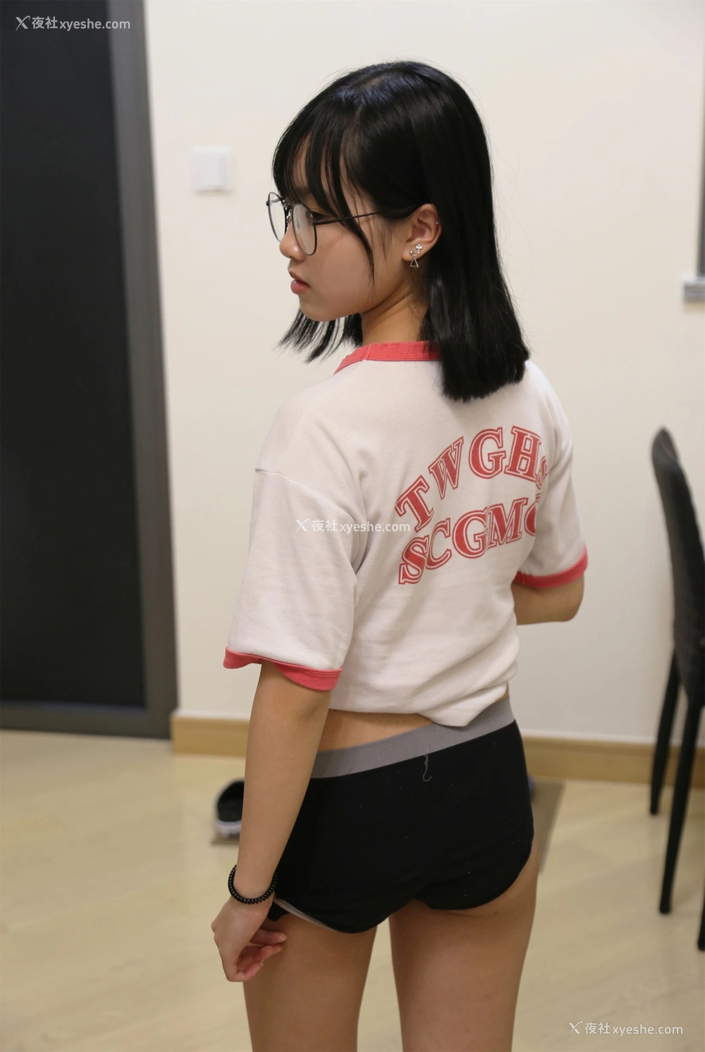 1P - 香港学妹大尺度人体私拍套图