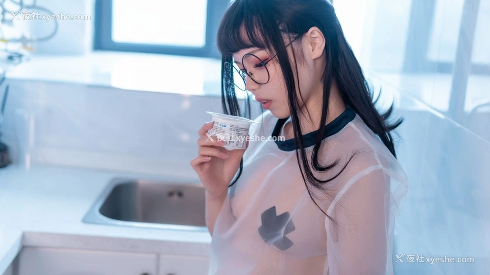 1P - 七月喵子《酸奶眼镜娘》