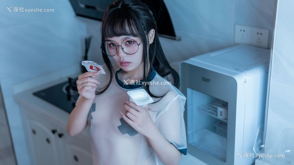 1P - 七月喵子《酸奶眼镜娘》
