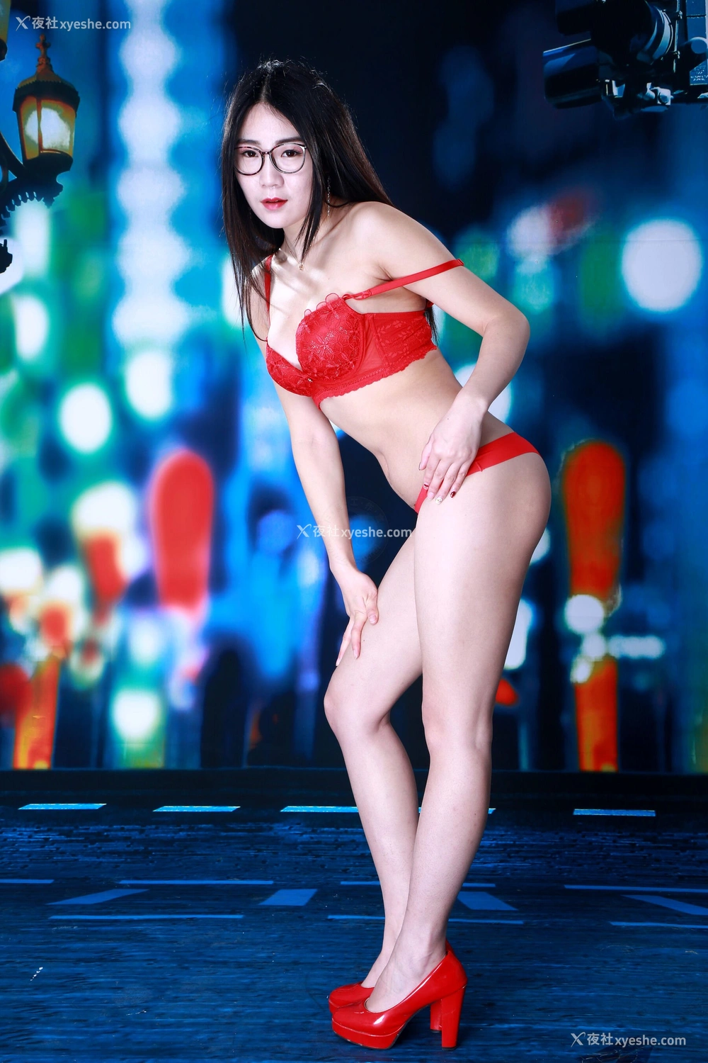1P - 国模阿芯人体私拍套图