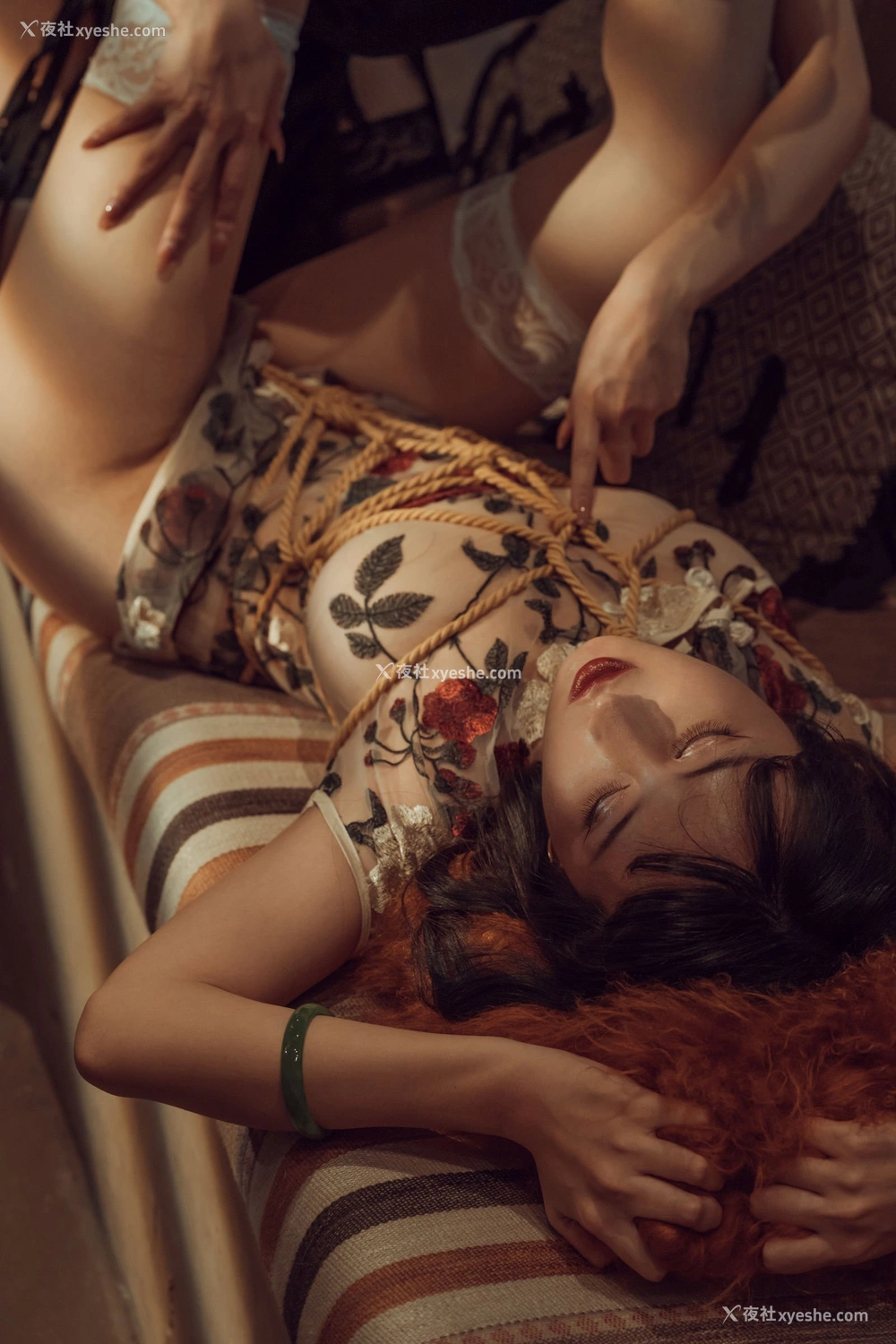 1P - 奶桃《捆绑旗袍百合》