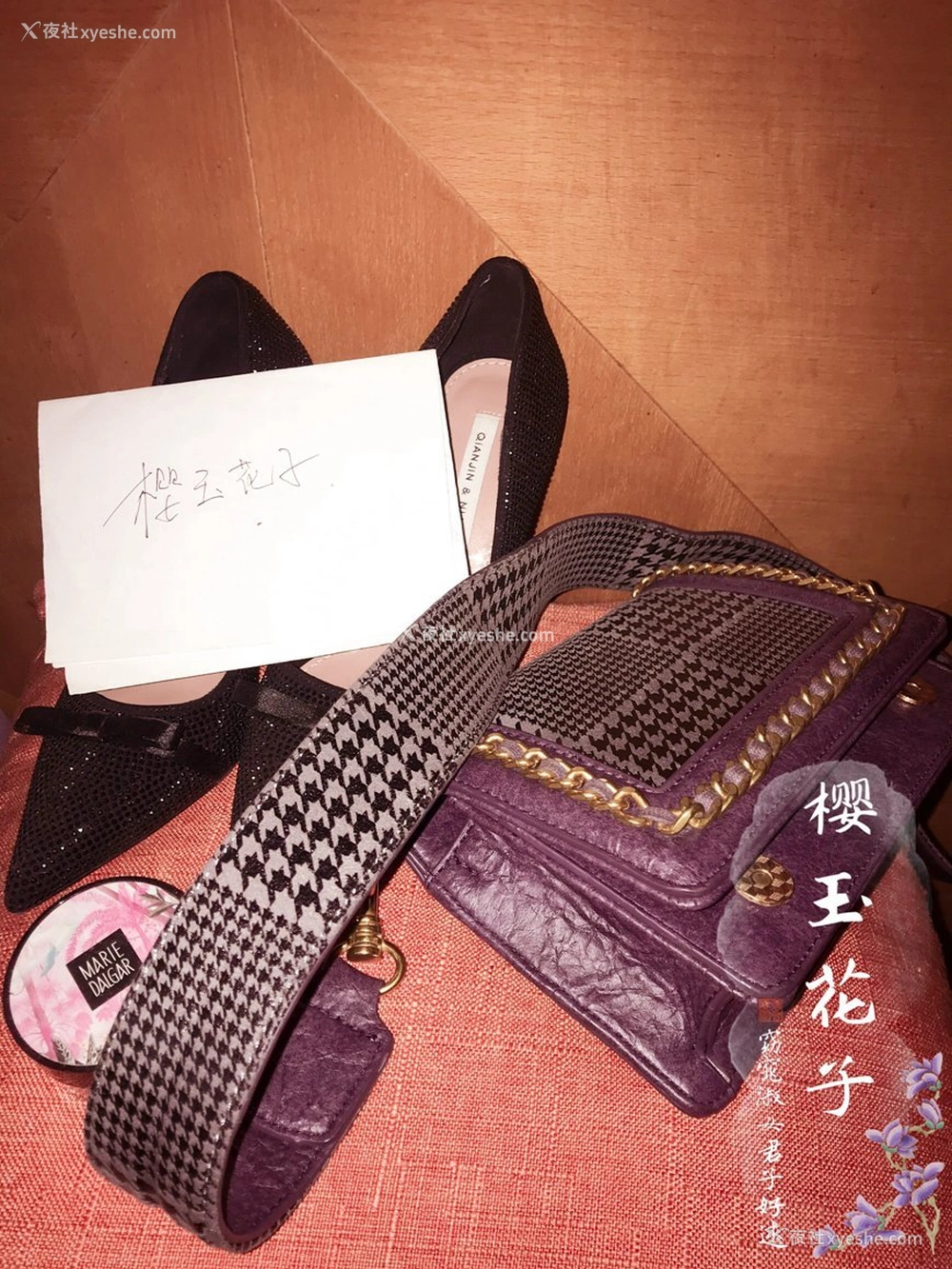 1P - 极品素人【樱玉花子】旅游第一站酒店露脸自拍