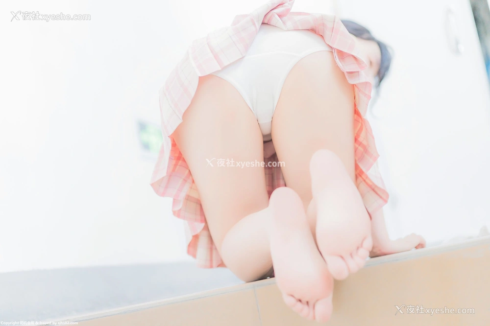 1P - 杪夏《制服露出》