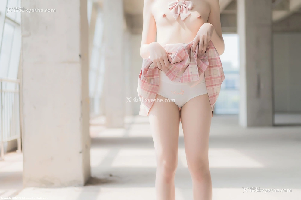 1P - 杪夏《制服露出》