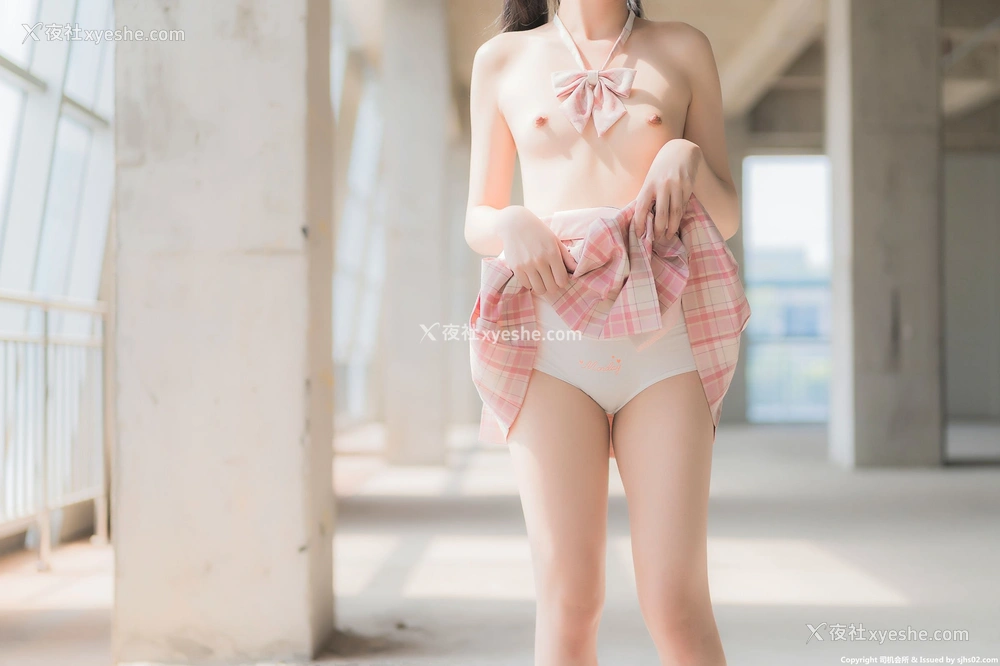1P - 杪夏《制服露出》