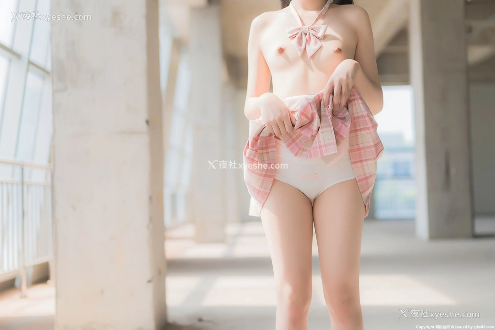 1P - 杪夏《制服露出》