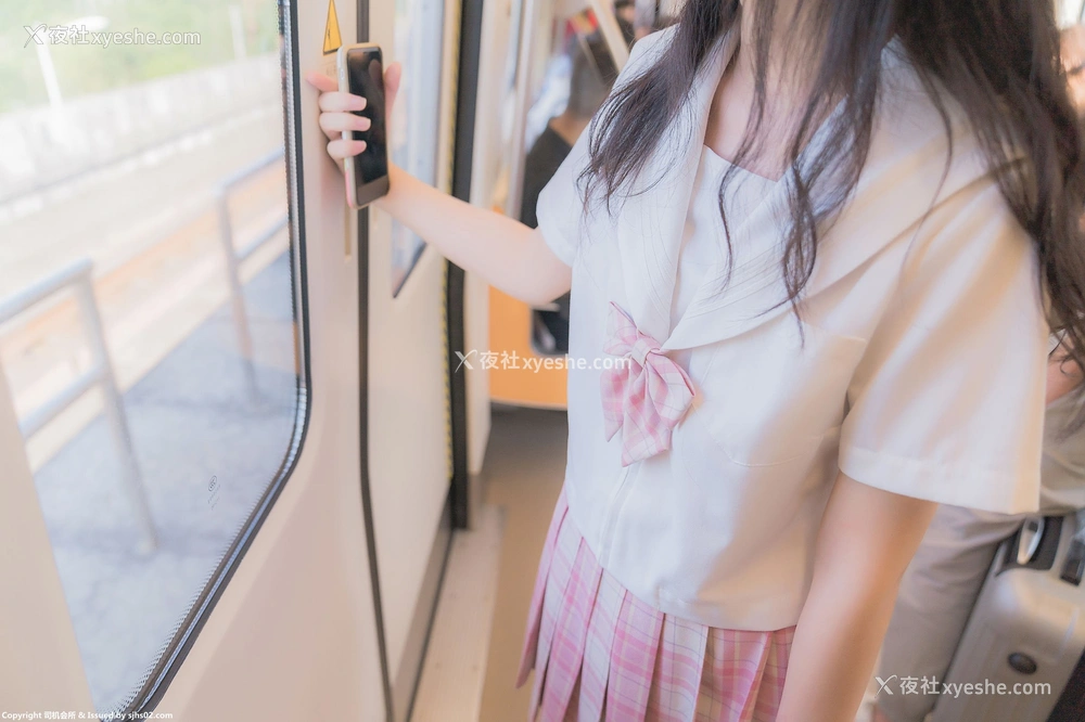 1P - 杪夏《制服露出》