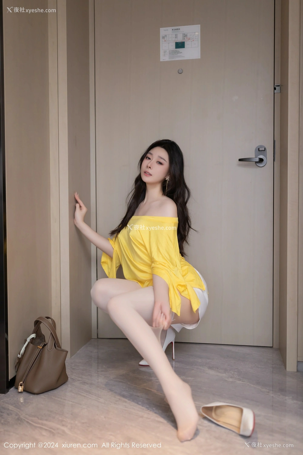 1P - [XiuRen秀人网] No.9019 小逗逗