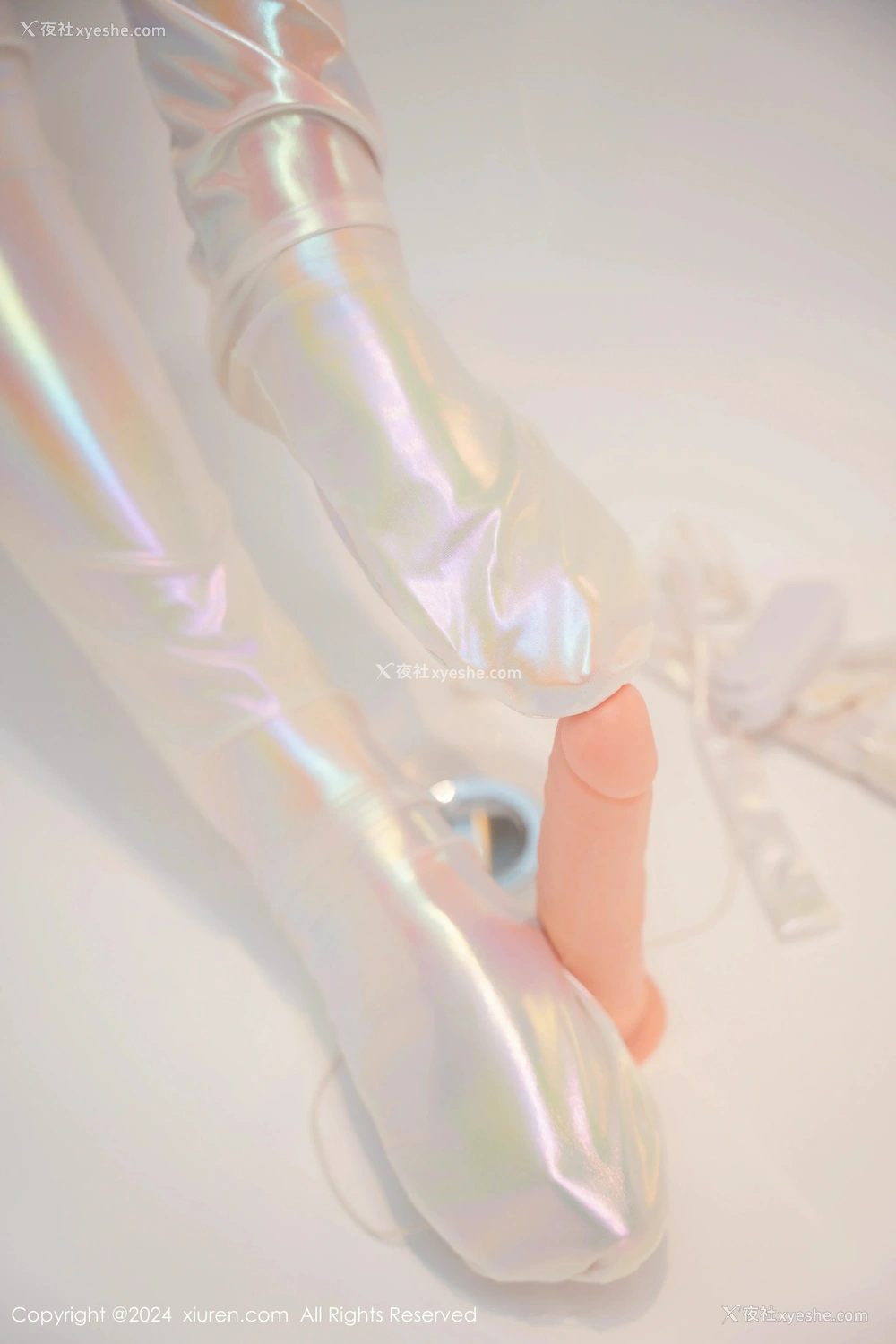 1P - [XiuRen秀人网] No.8840 徐若兮