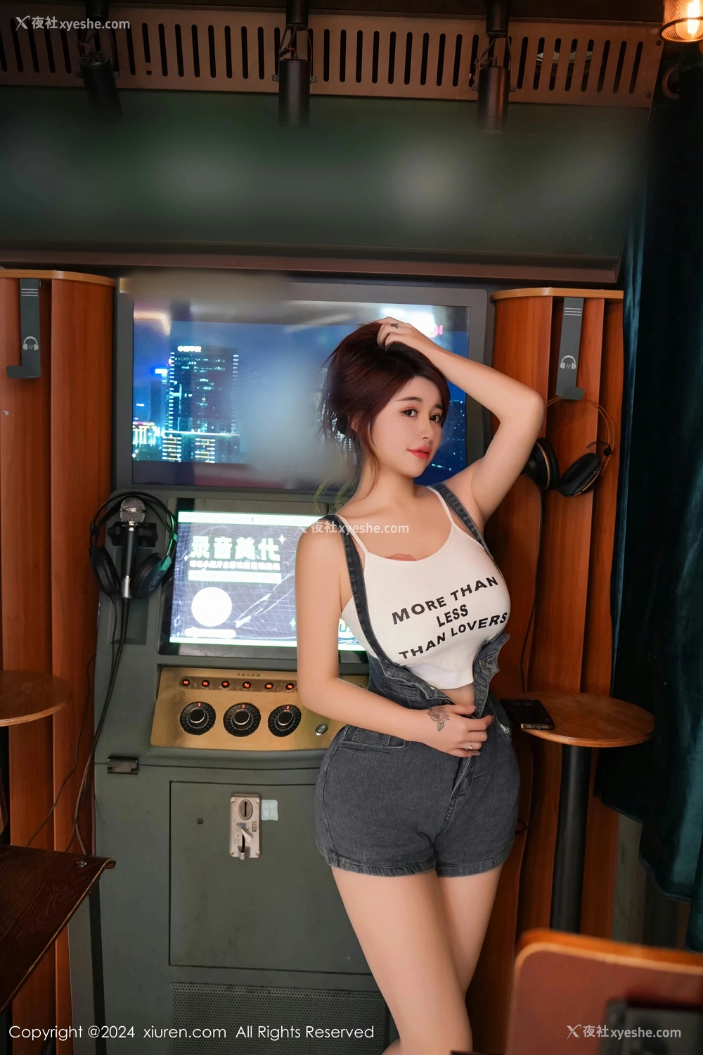 1P - [XiuRen秀人网] No.8506 美七 Mia