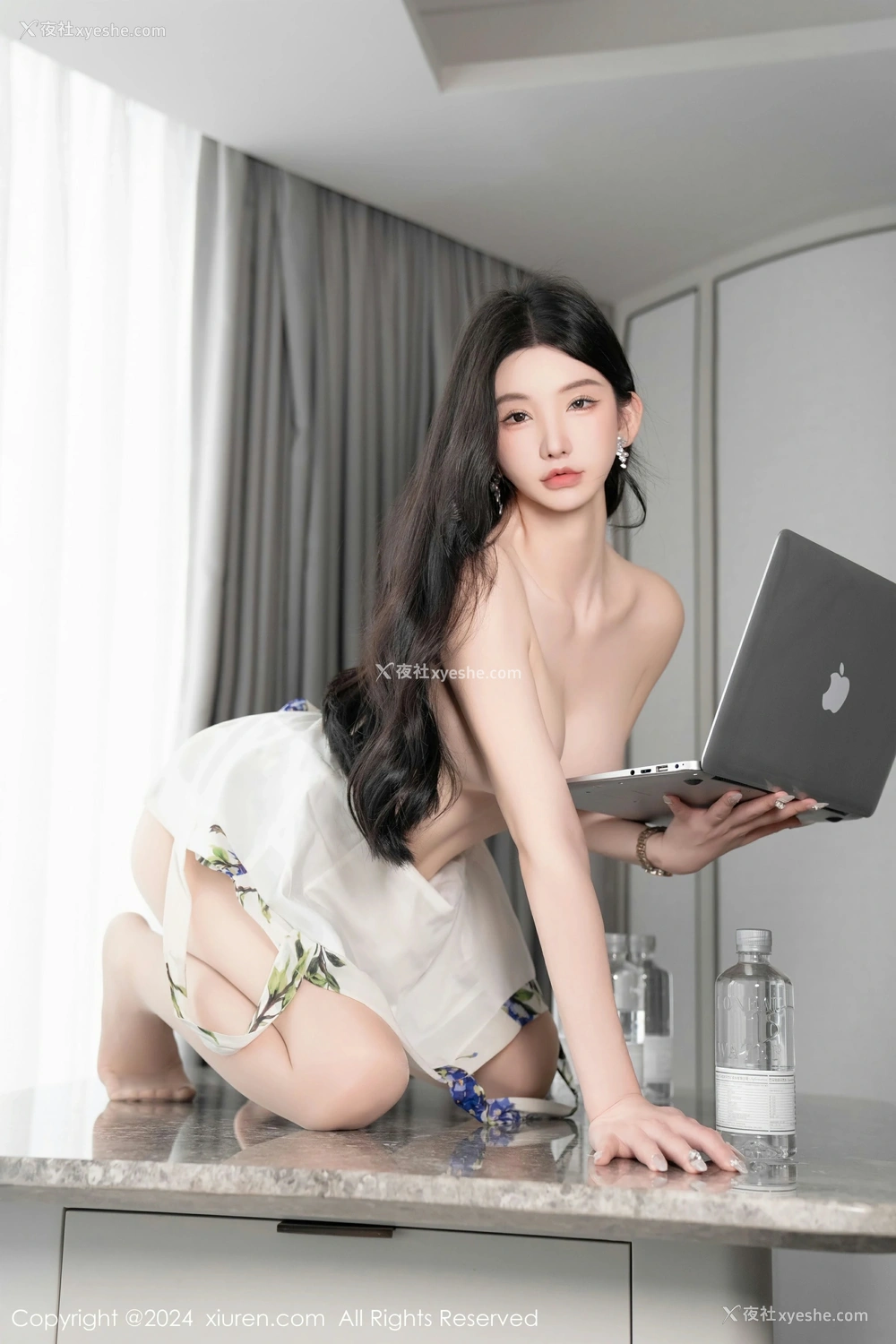 1P - [XiuRen秀人网] No.8513 周于希Sally