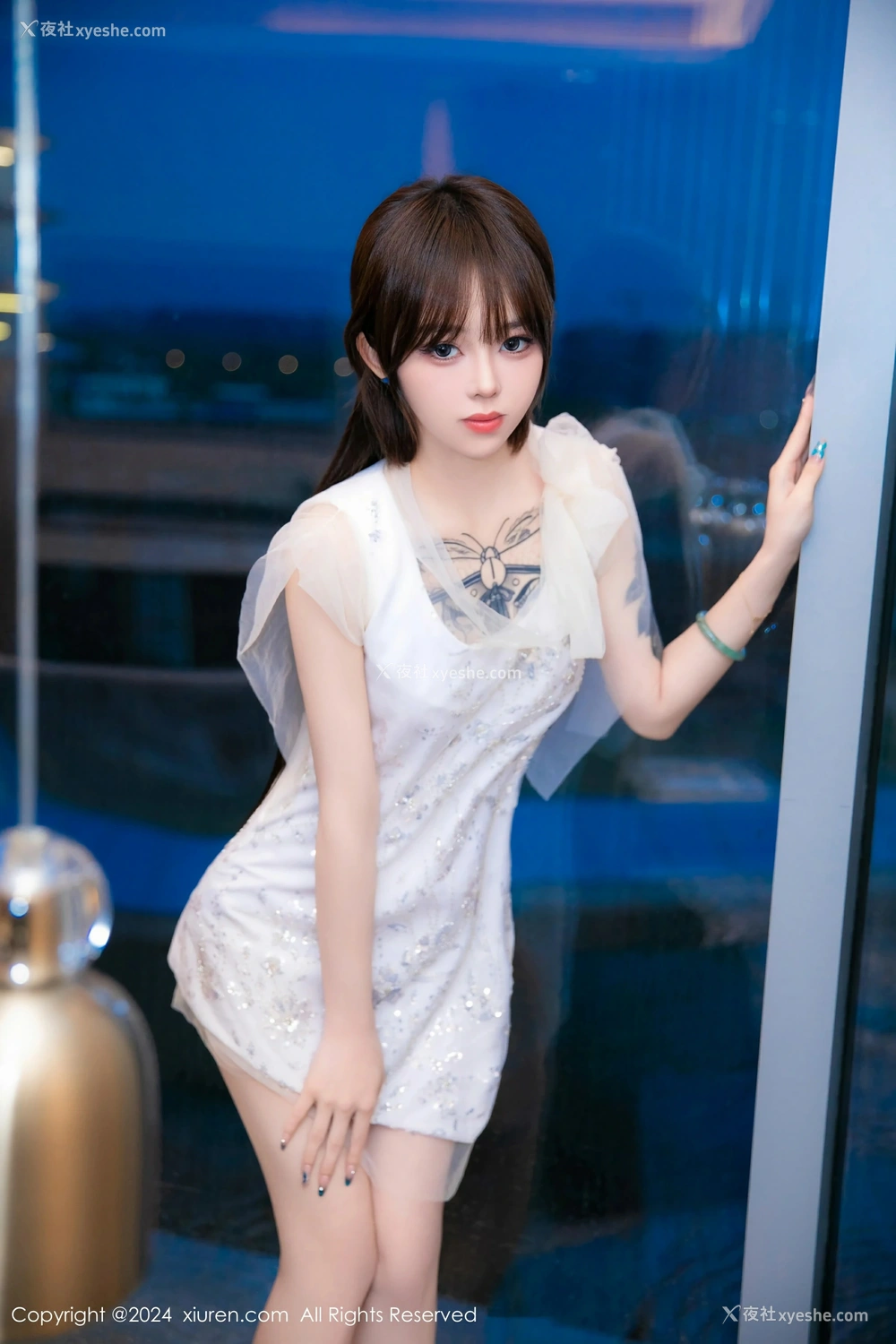 1P - [XiuRen秀人网] No.8696 奶瓶.
