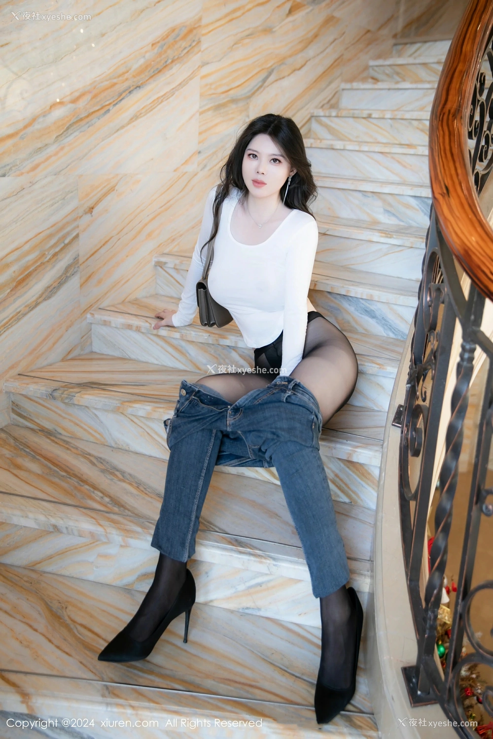 1P - [XiuRen秀人网] No.8618 白茹雪abby
