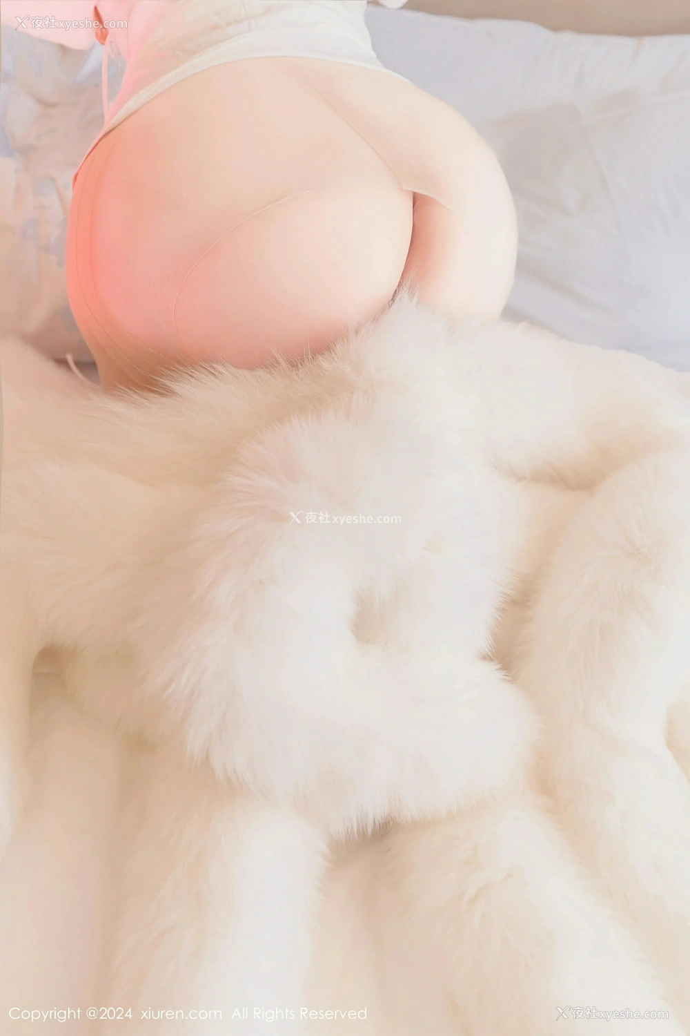 1P - [XiuRen秀人网] No.9286 伊丽莎有点白