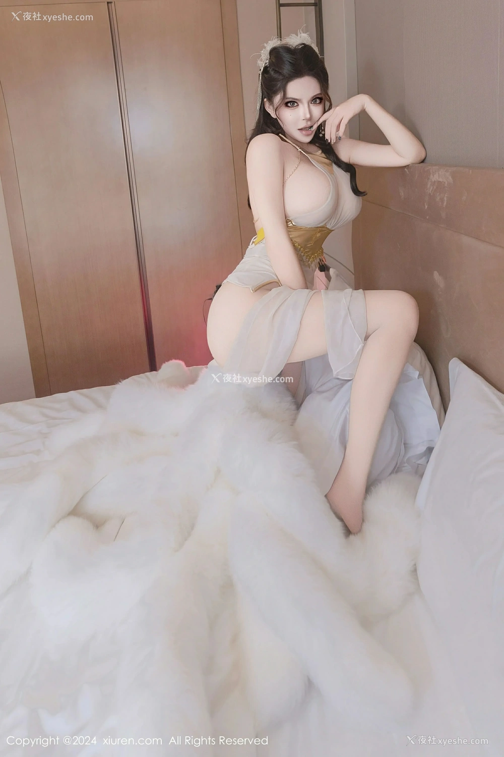 1P - [XiuRen秀人网] No.9286 伊丽莎有点白