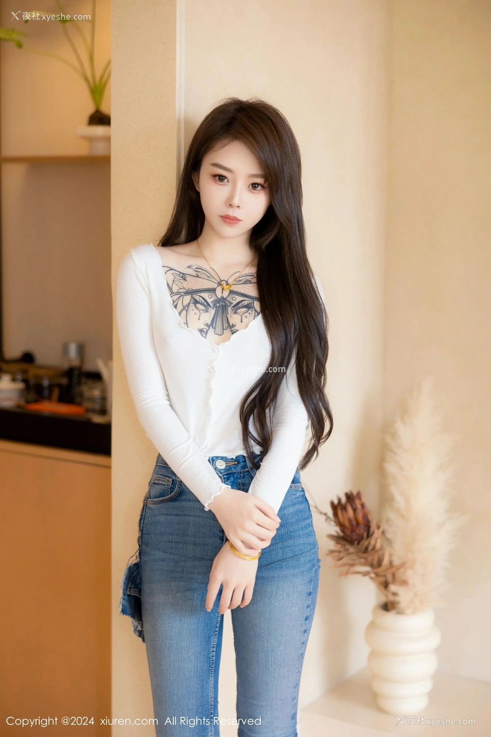 1P - [XiuRen秀人网] No.8740 奶瓶.
