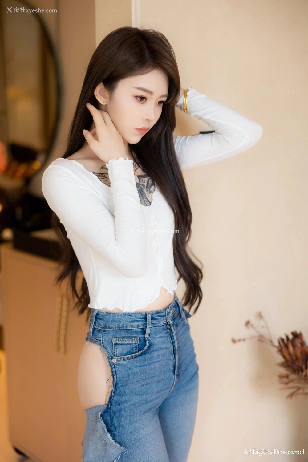 1P - [XiuRen秀人网] No.8740 奶瓶.