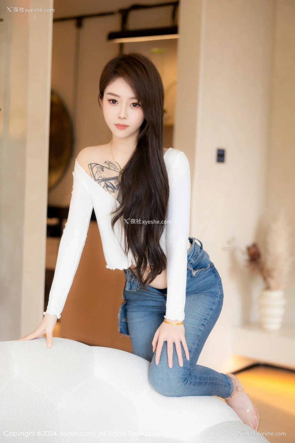 1P - [XiuRen秀人网] No.8740 奶瓶.