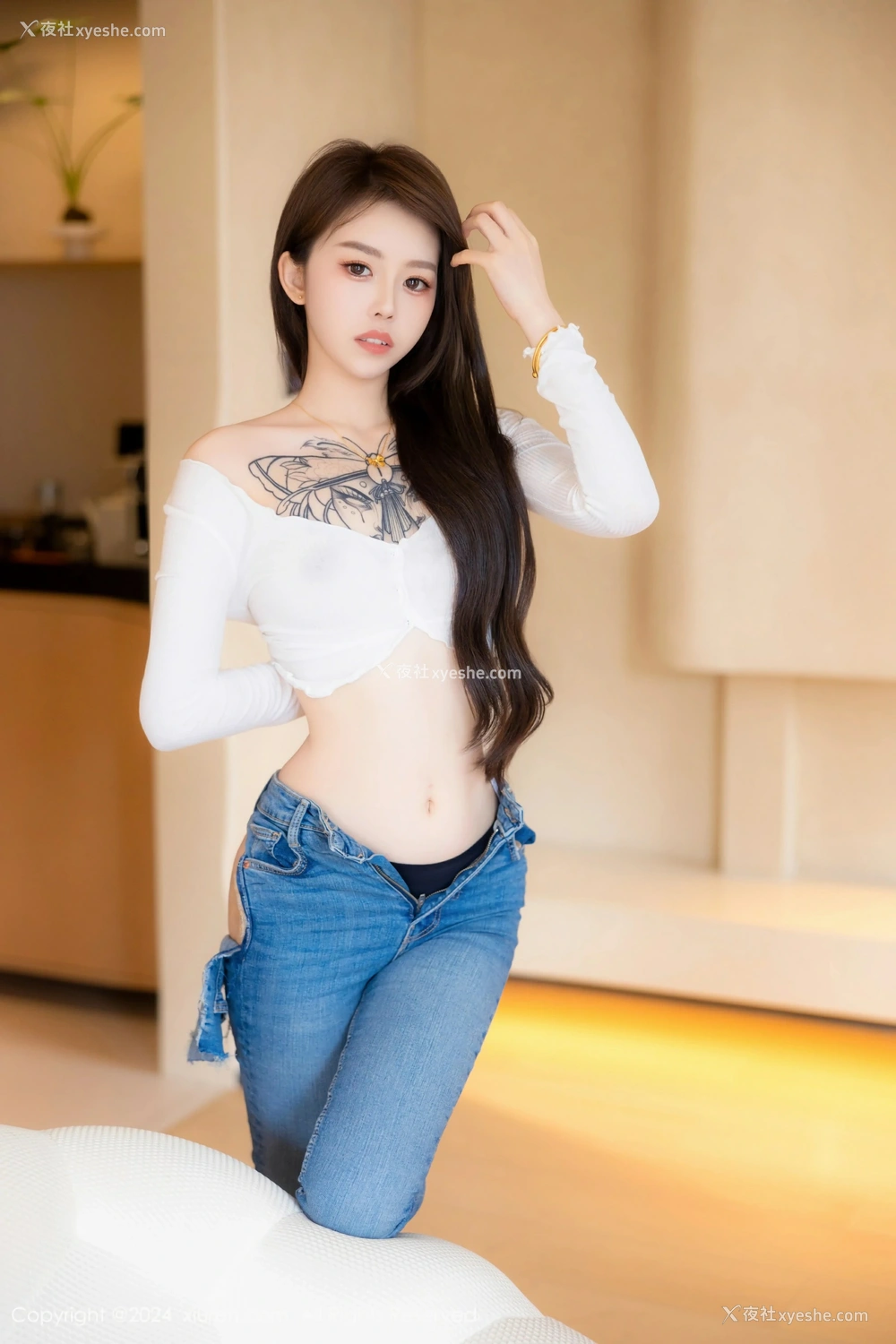 1P - [XiuRen秀人网] No.8740 奶瓶.