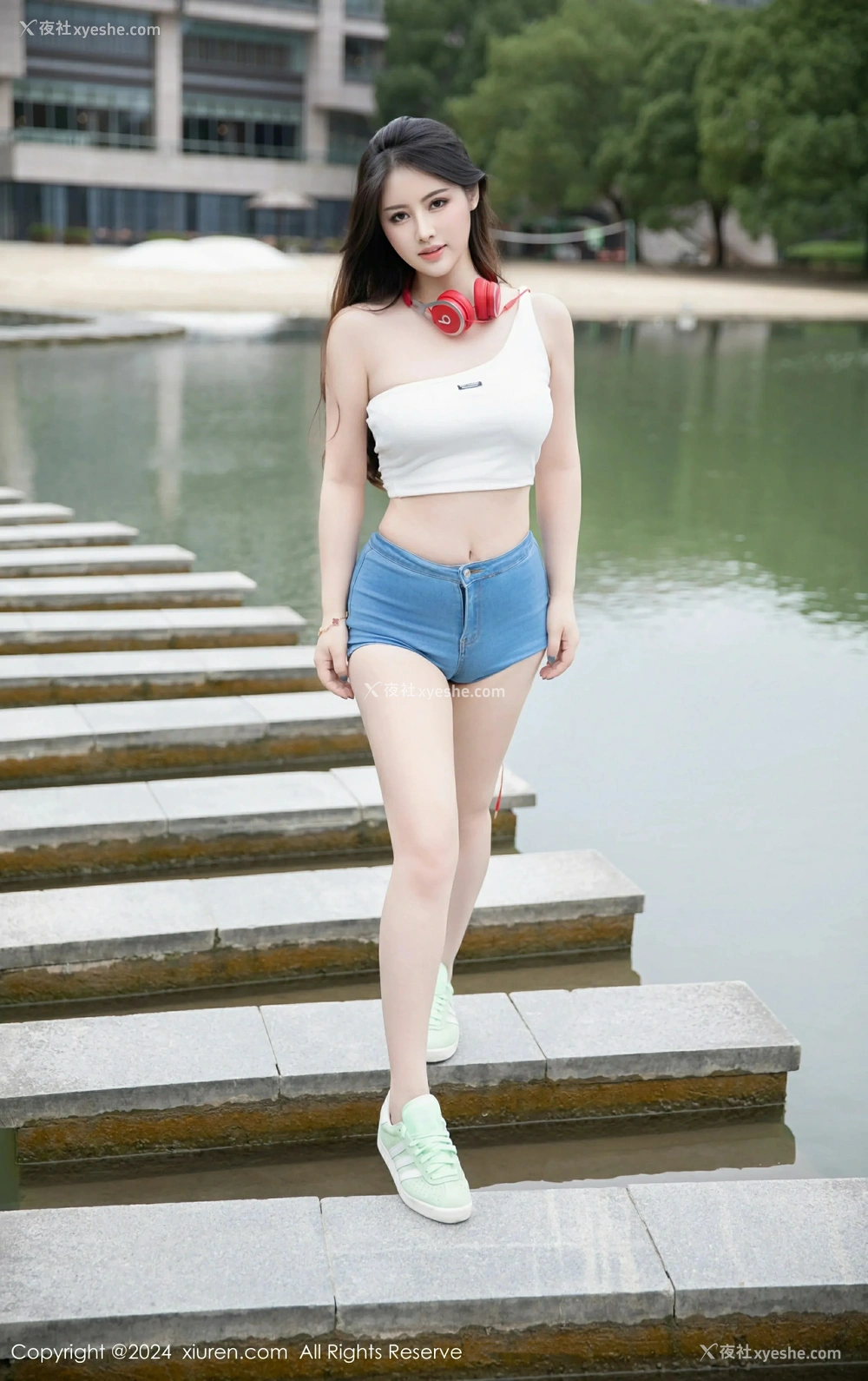 1P - [XiuRen秀人网] No.9354 诗诗kiki