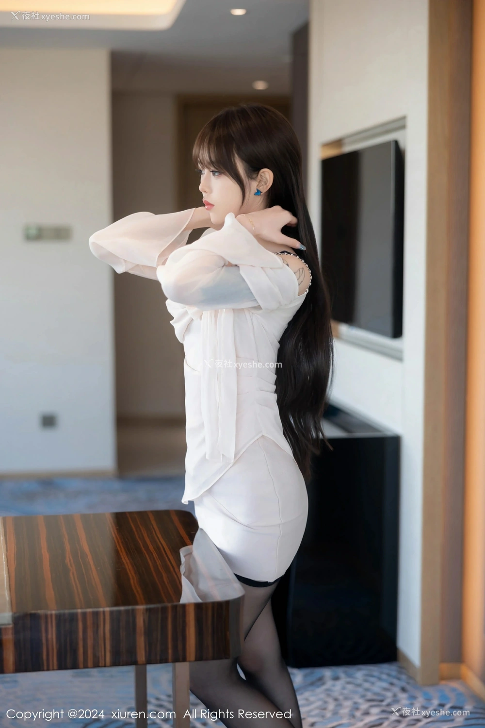 1P - [XiuRen秀人网] No.8591 奶瓶.