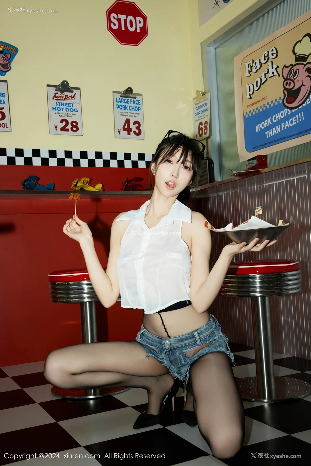 1P - [XiuRen秀人网] No.8811 玥儿玥er
