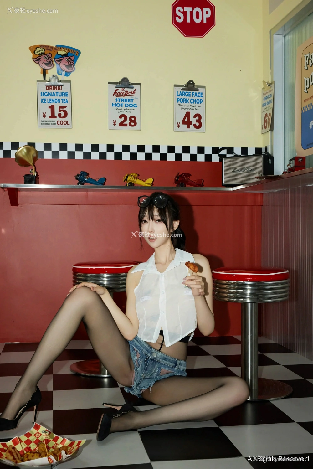 1P - [XiuRen秀人网] No.8811 玥儿玥er