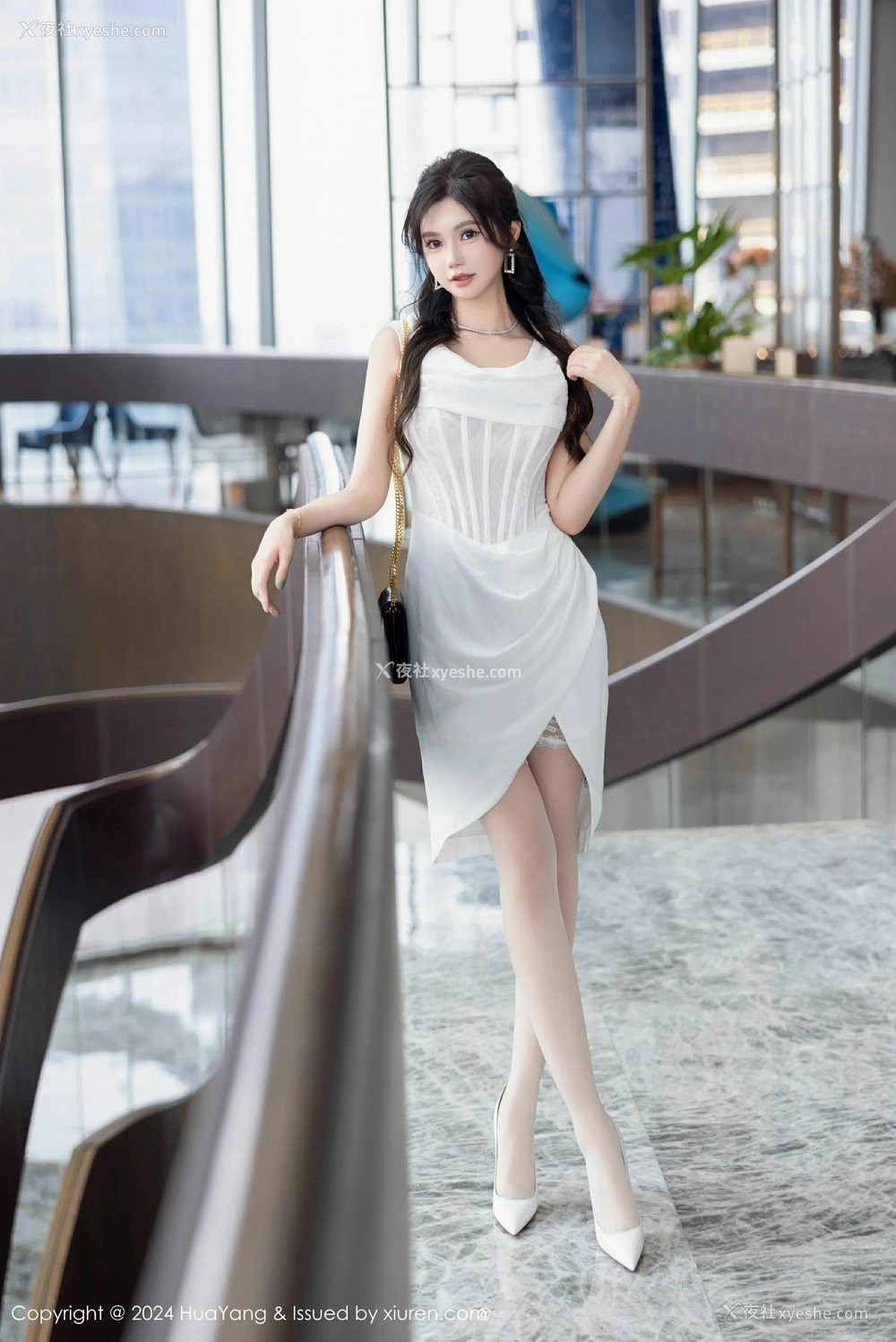 1P - [HuaYang花漾写真] VOL.612 绮里嘉ula