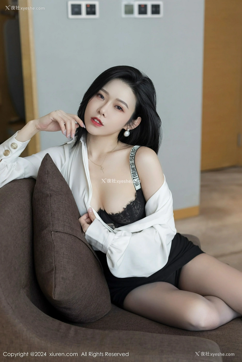 1P - [XiuRen秀人网] No.9329 luvian本能