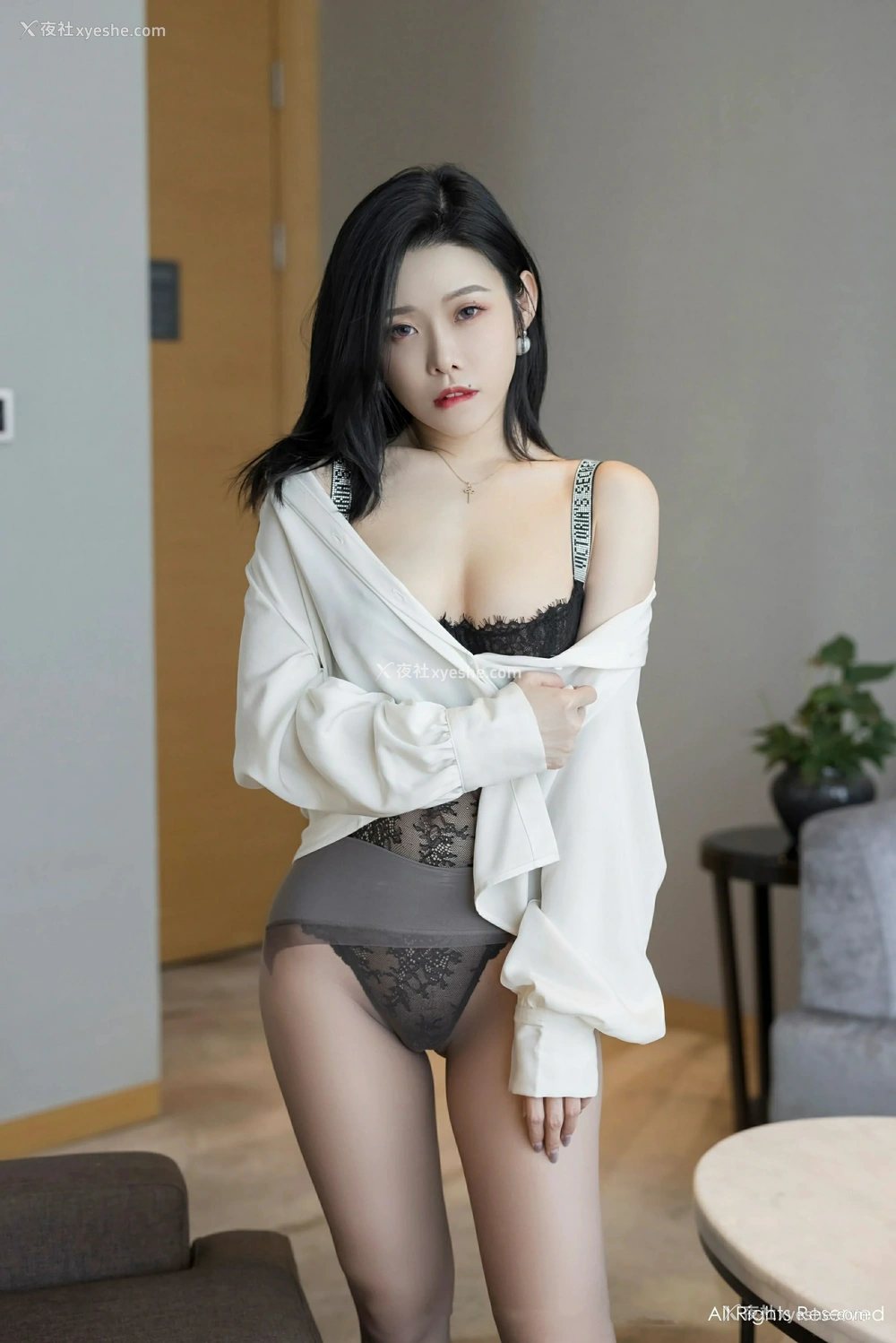 1P - [XiuRen秀人网] No.9329 luvian本能