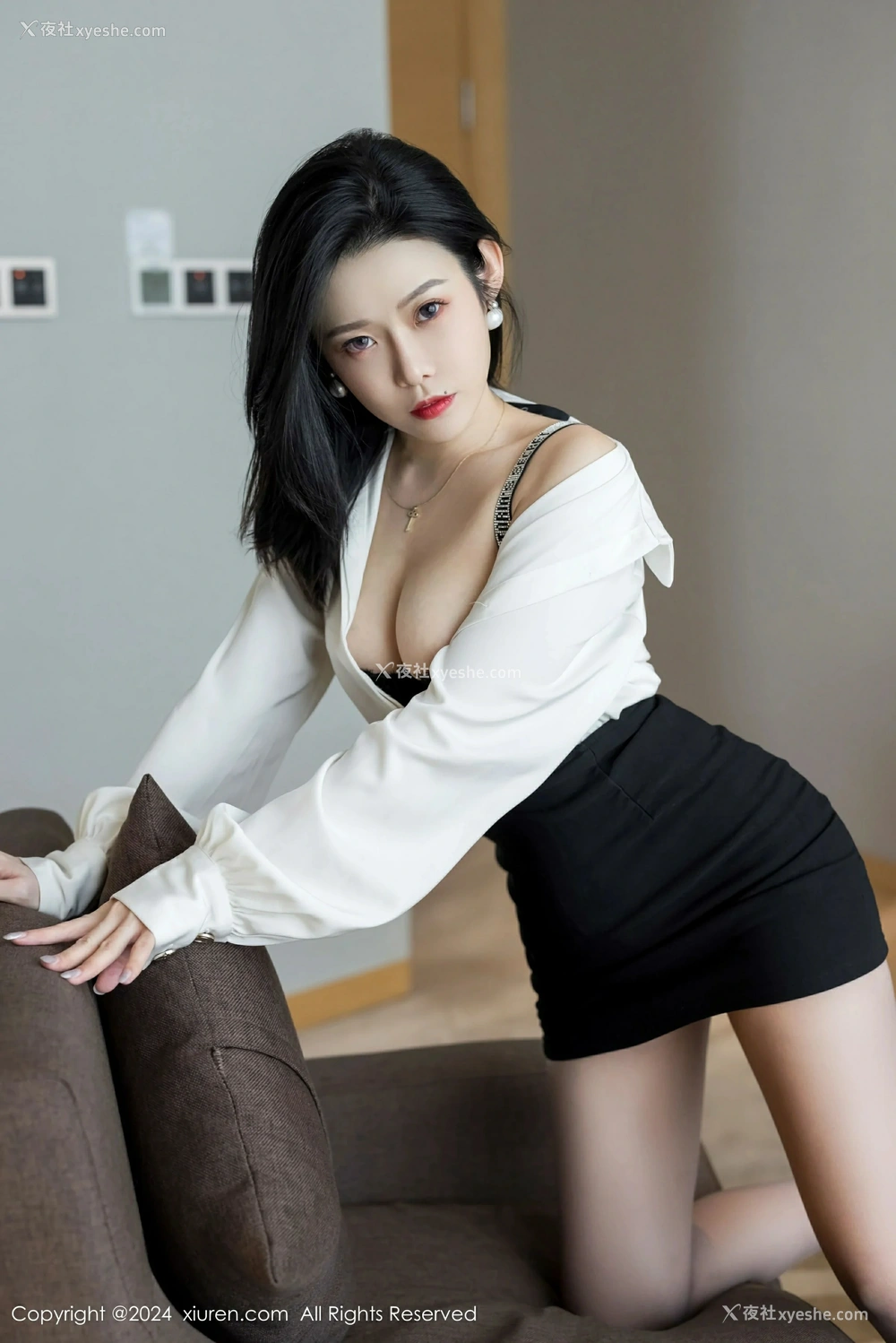 1P - [XiuRen秀人网] No.9329 luvian本能