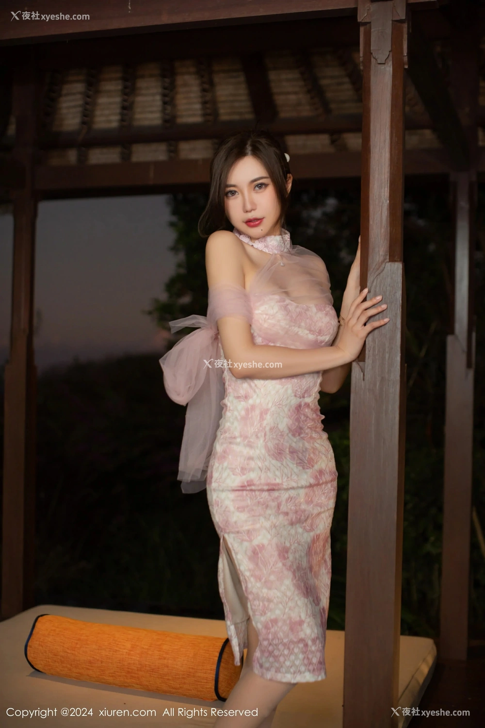 1P - [XiuRen秀人网] No.8868 绮里嘉ula