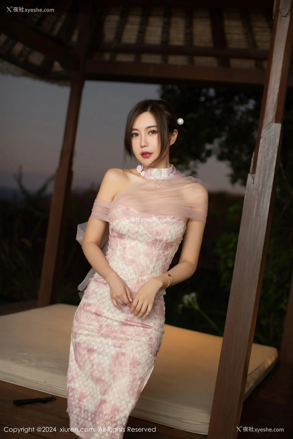 1P - [XiuRen秀人网] No.8868 绮里嘉ula