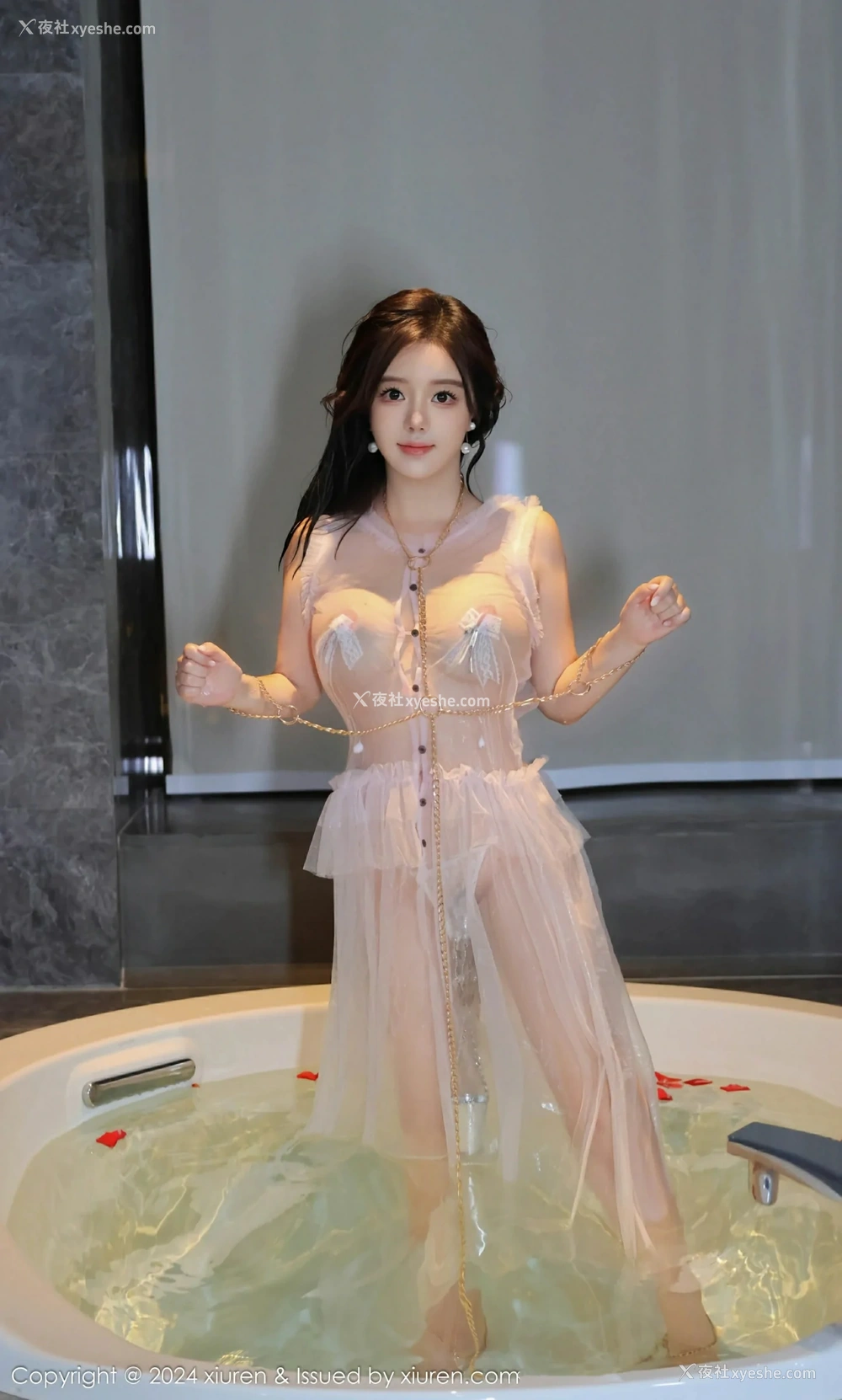 1P - [XiuRen秀人网] No.9164 小薯条nienie