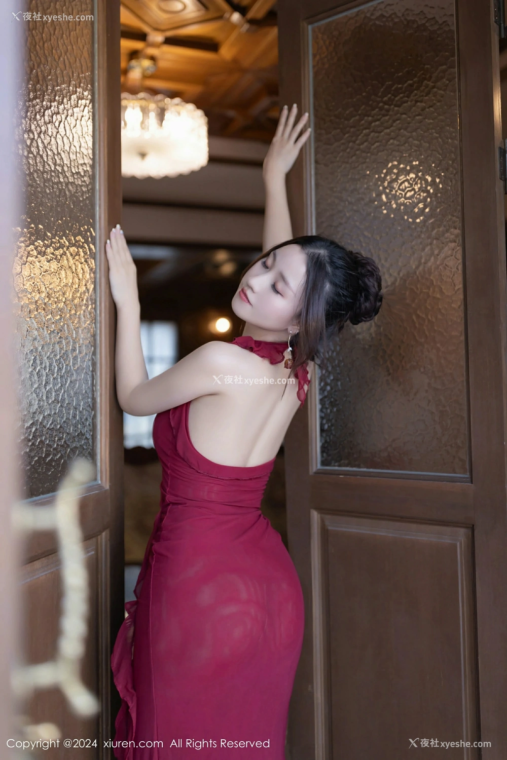 1P - [XiuRen秀人网] No.9297 杏子Yada