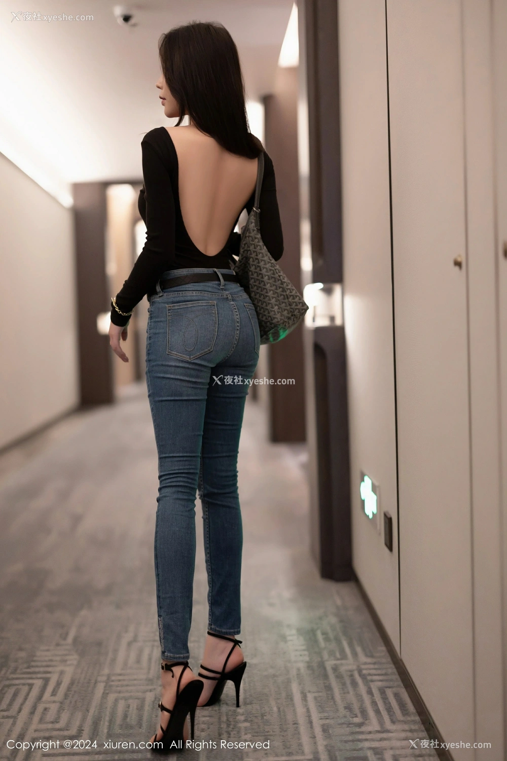 1P - [XiuRen秀人网] No.8385 徐莉芝Booty