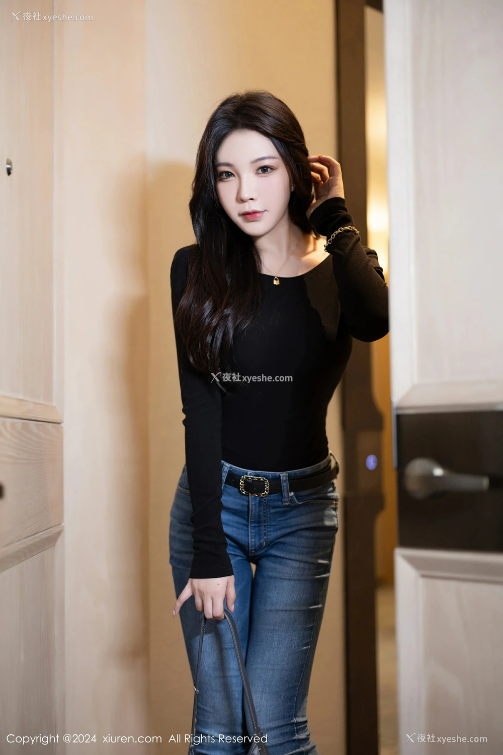 1P - [XiuRen秀人网] No.8385 徐莉芝Booty