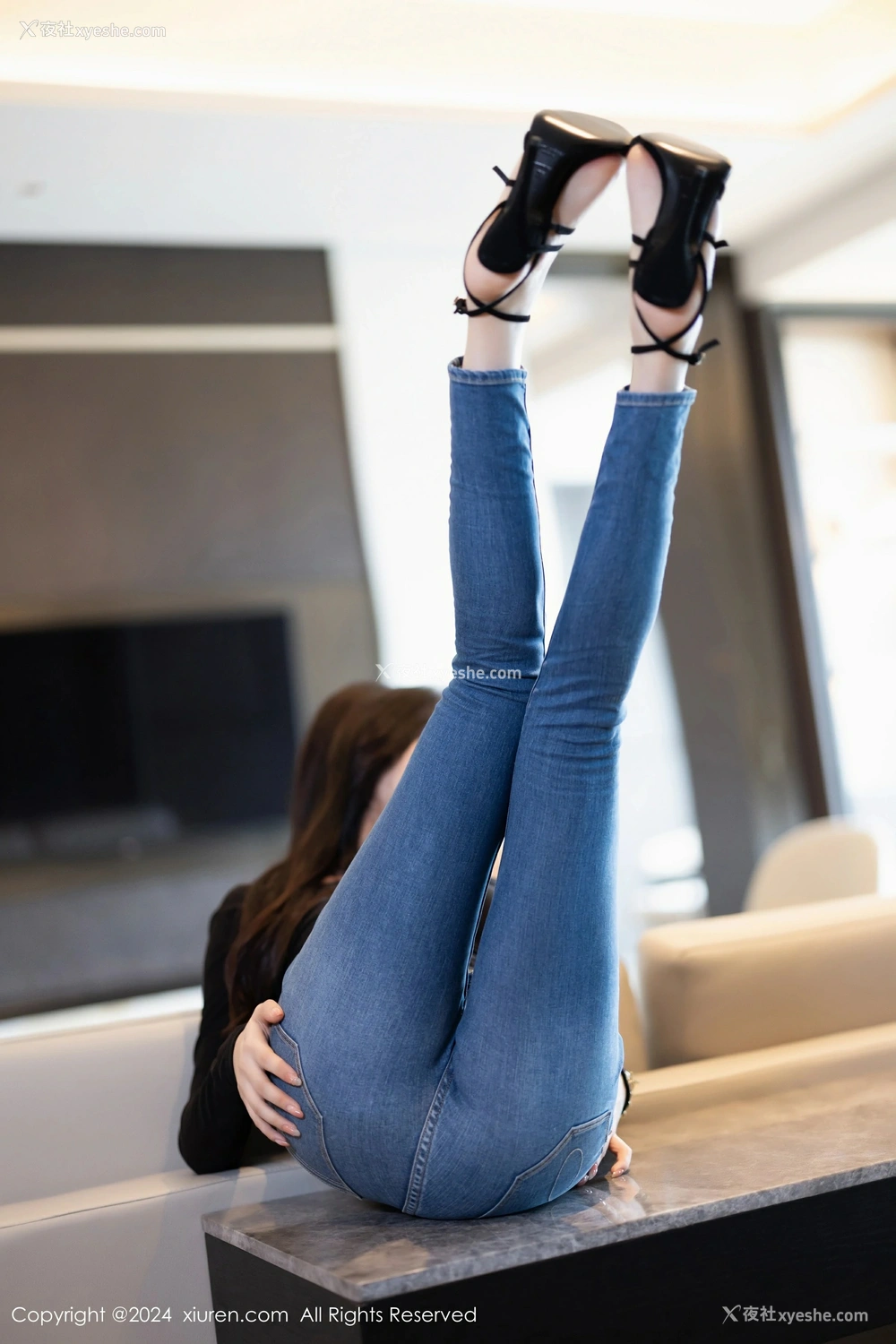 1P - [XiuRen秀人网] No.8385 徐莉芝Booty