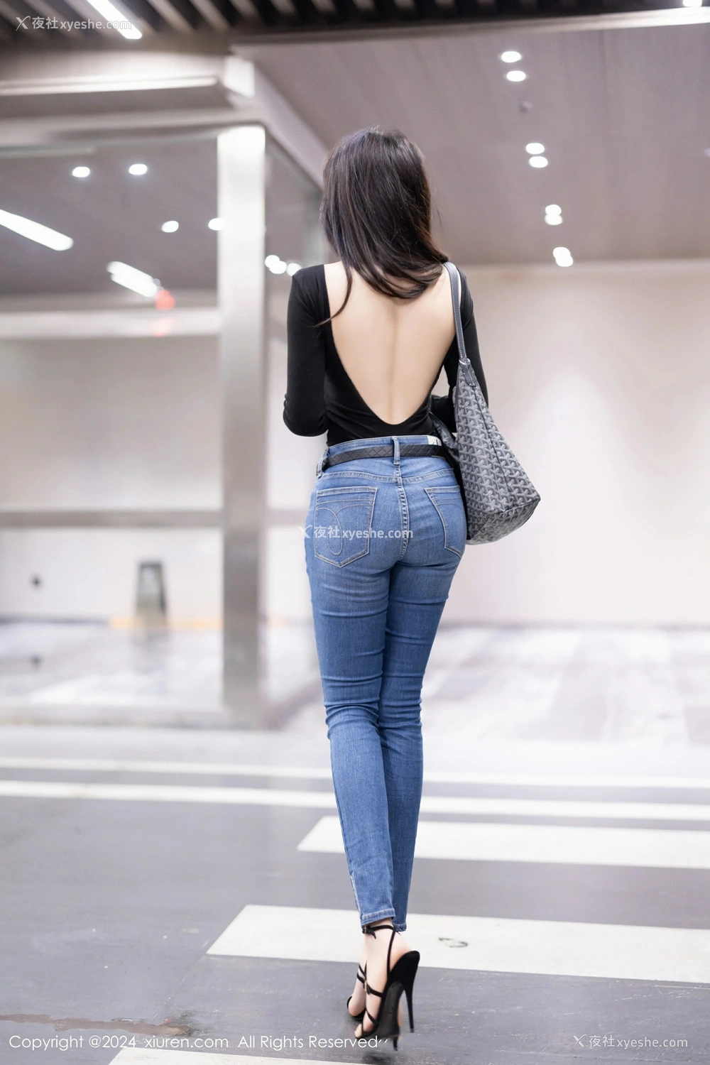 1P - [XiuRen秀人网] No.8385 徐莉芝Booty