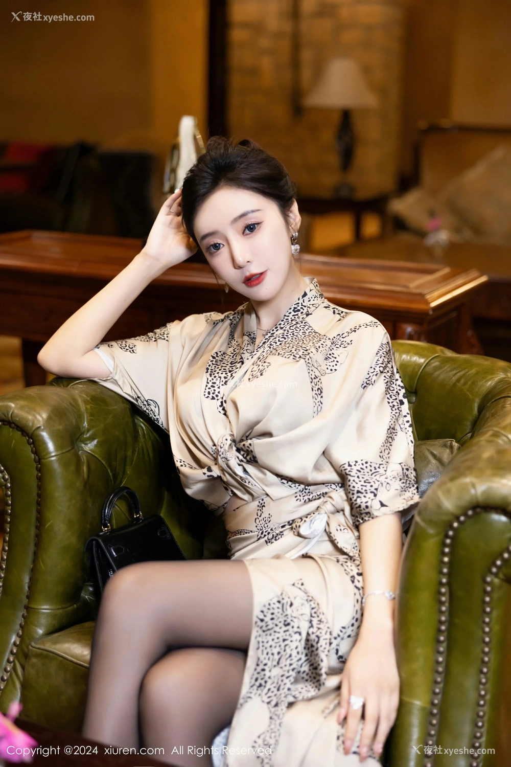 1P - [XiuRen秀人网] No.8510 王馨瑶yanni