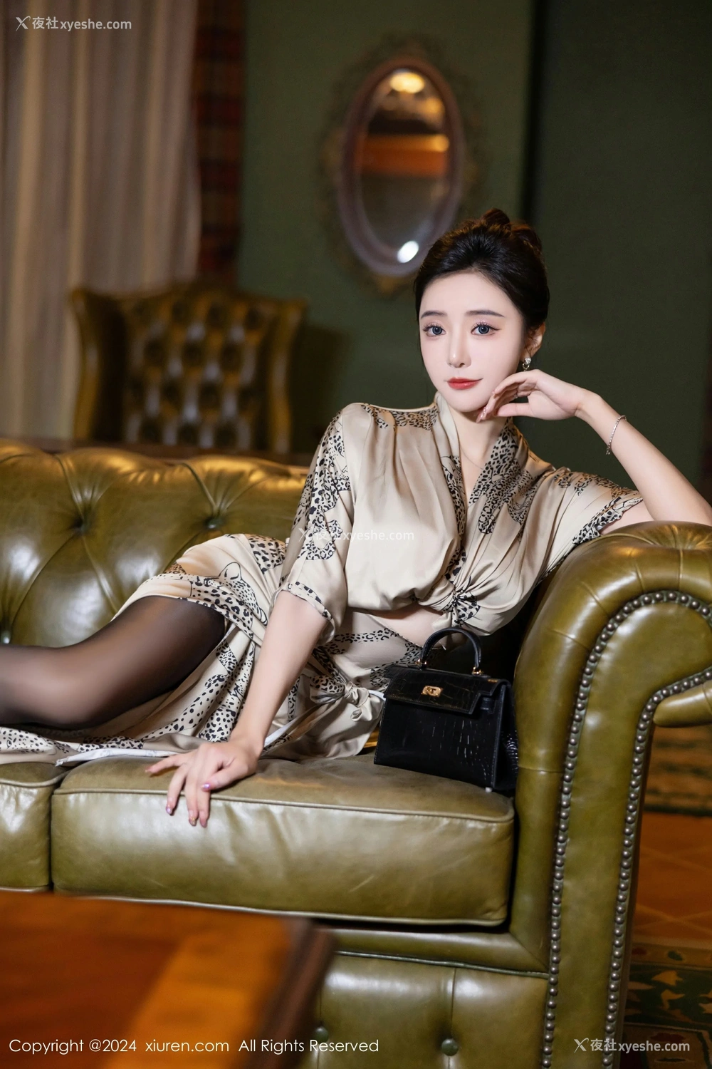 1P - [XiuRen秀人网] No.8510 王馨瑶yanni