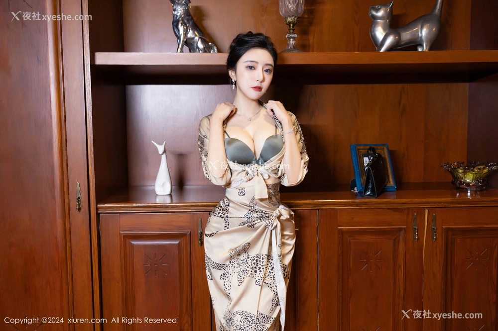 1P - [XiuRen秀人网] No.8510 王馨瑶yanni