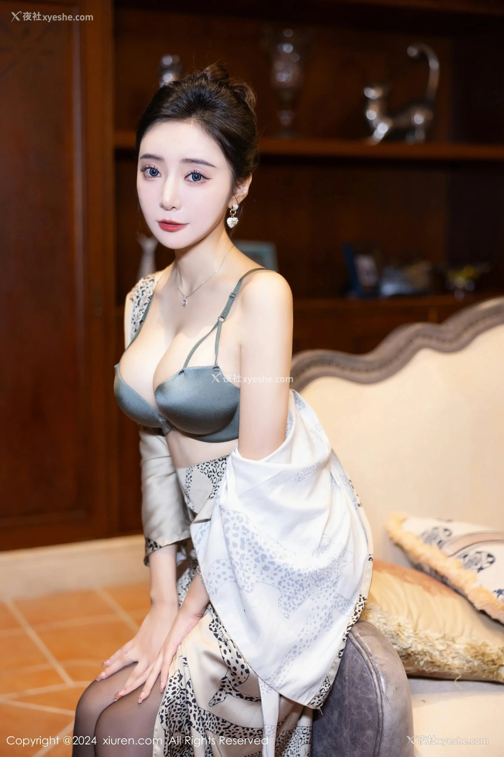 1P - [XiuRen秀人网] No.8510 王馨瑶yanni