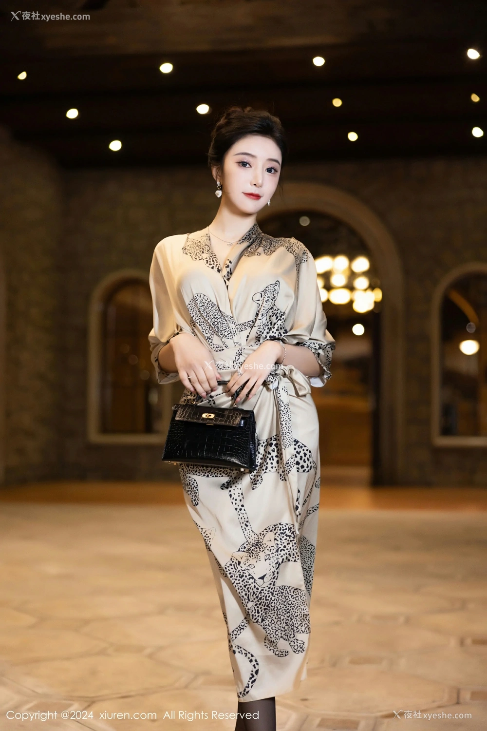 1P - [XiuRen秀人网] No.8510 王馨瑶yanni