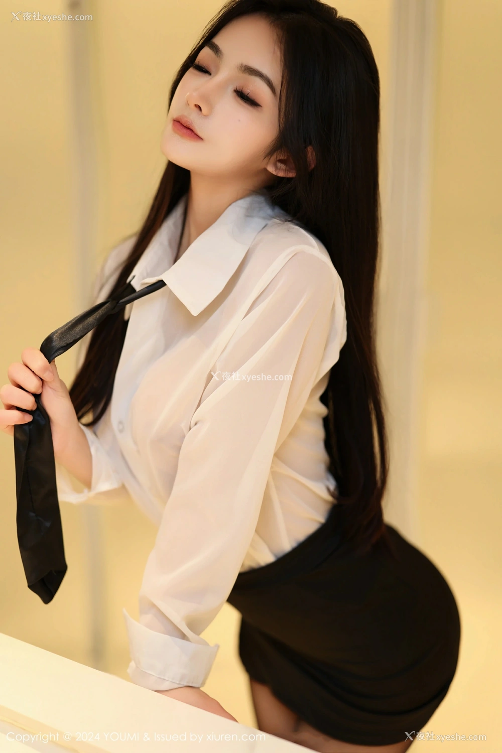 1P - [YOUMI尤蜜荟] VOL.1050 谭小灵