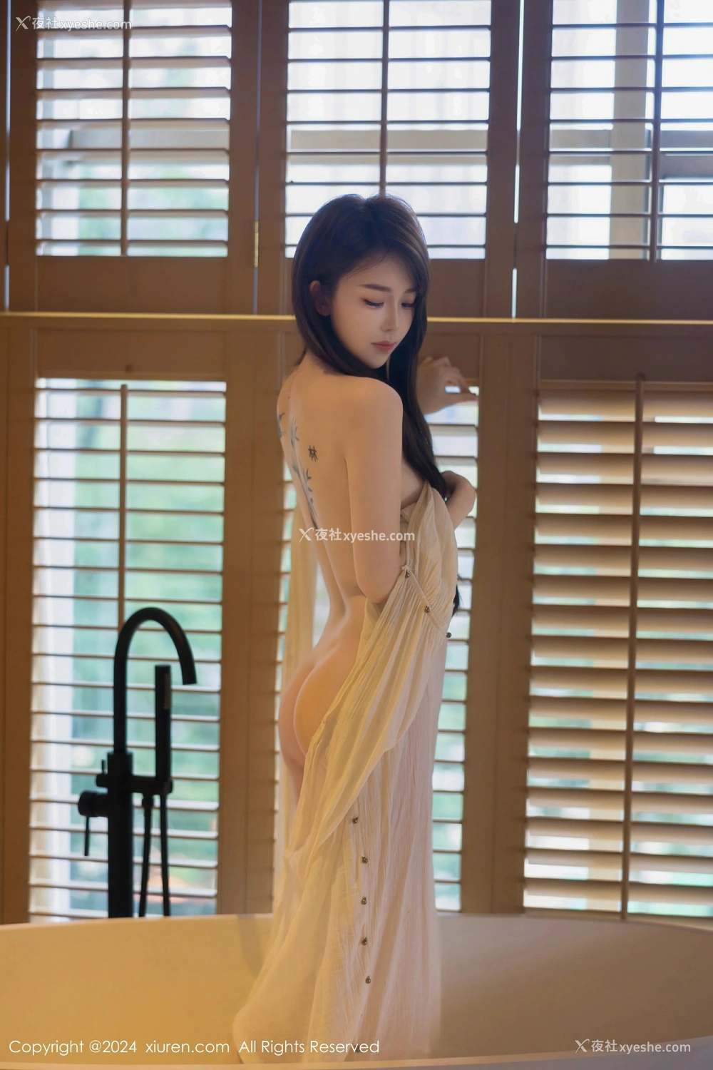 1P - [XiuRen秀人网] No.8842 夏竹