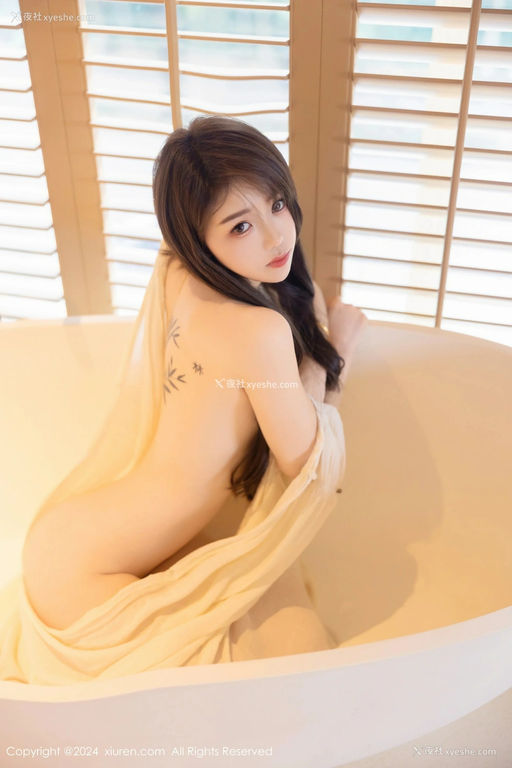 1P - [XiuRen秀人网] No.8842 夏竹