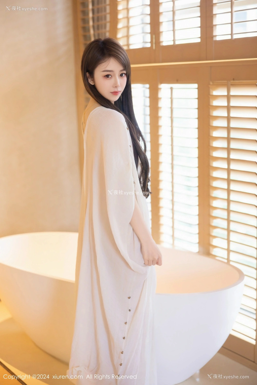 1P - [XiuRen秀人网] No.8842 夏竹